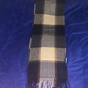 Tommy Hilfiger scarf